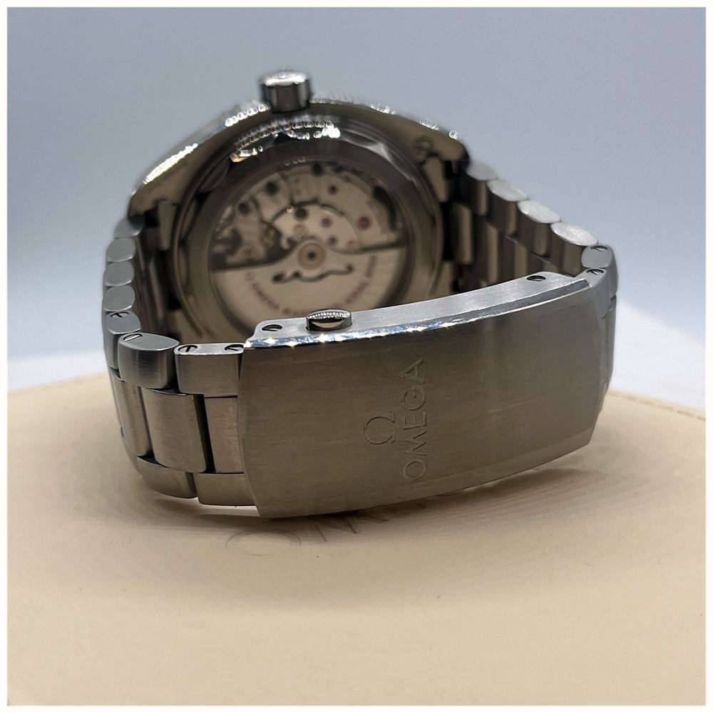 Pre-owned Omega Seamaster Planet Ocean Co-Axial Chronometer (42mm) Black Dial / Stainless Steel Bracelet Watch JMP-643445 - alternate view 5