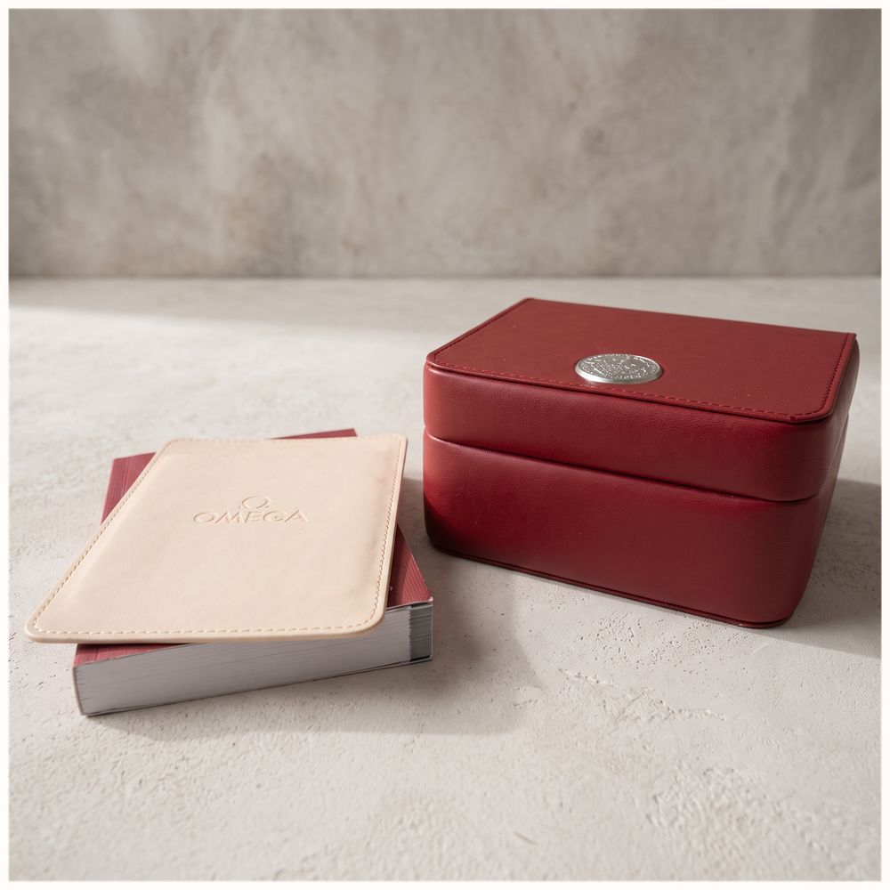 Pre-owned - presentation box