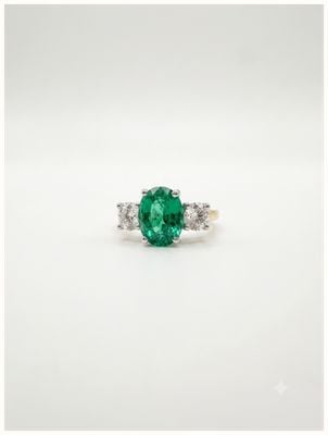clarks diamonds 18ct Yellow Gold Plat 1.86ct Lg Emerald With 0.68ct Total D J94110