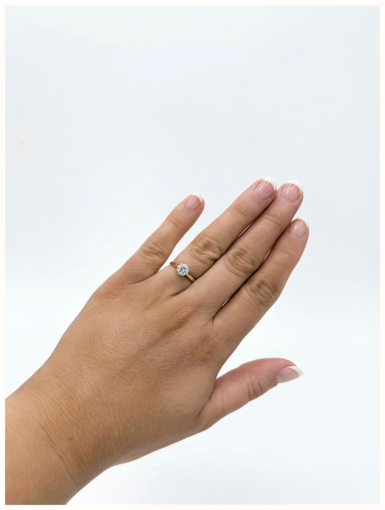 James Moore & Co Pre-Owned 18ct Yellow Gold 0.92ct Round Brilliant Cut Solitare Ring J63131 - alternate view 4