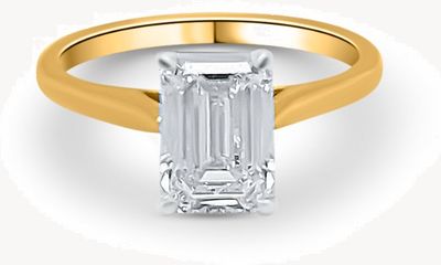 18ct Yellow Gold Platinum Head 2ct Lab Grown Emerald Cut Diamond Xx D Vvs1 J32542
