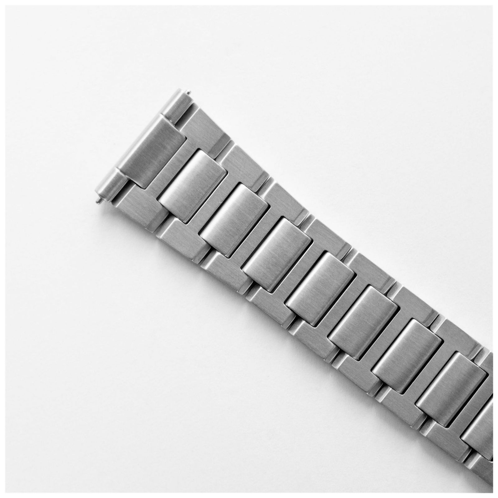 RZE ULTRAHEX-BRUSHED-BRACELET UltraHex™ Titanium Bracelet Watch