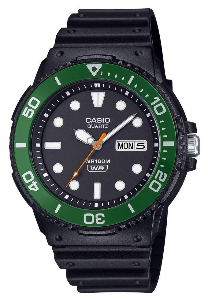 Casio MRW-230H-1E3VEF Vintage Diver (44.6mm) Black Dial with Watch
