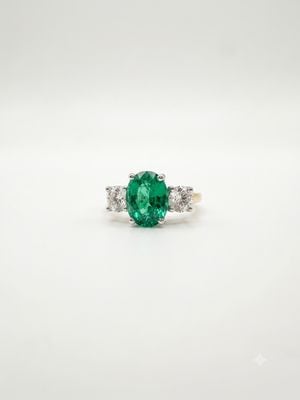 Clarks Diamonds 18ct Yellow Gold Plat 1.86ct Lg Emerald With 0.68ct Total D J94110