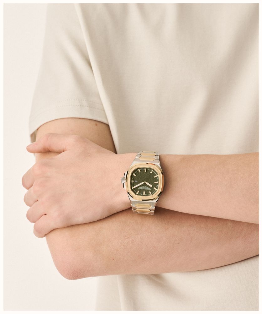 Aston Martin GPQ Icon Quartz (42mm) Bertelli Green Dial / Two-Tone Stainless Steel Bracelet MTIG3F603 - alternate view 4