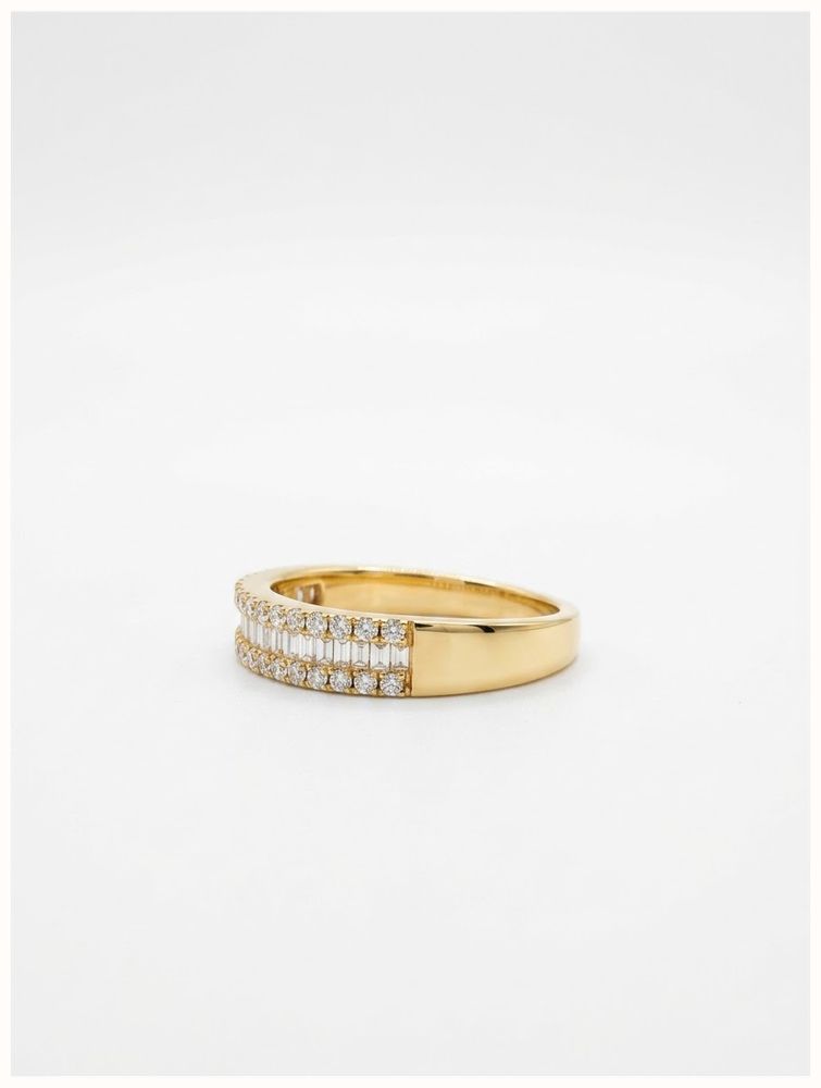 Baugette & Round Brilliant Cut Diamonds 18ct Yellow Gold Band Ring J94681 - alternate view 2