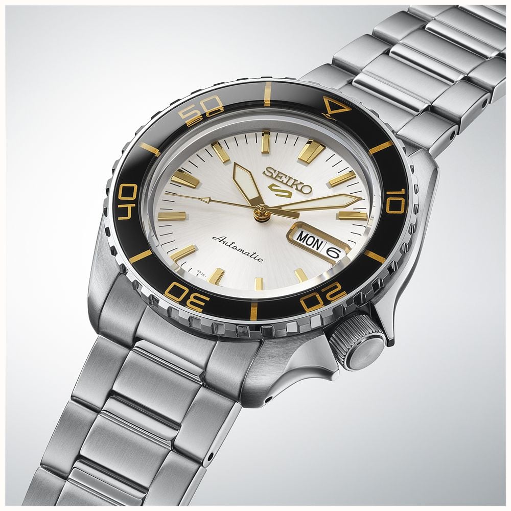 Seiko 5 Sports SKX SNZH Automatic (42.5mm) ‘Formal White’ Dial / Stainless Steel Bracelet HDB004K1 - alternate view 3