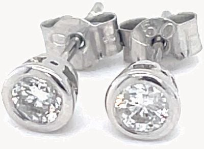 18ct White Gold Bezel Set Dia Studs 0.50ct Tl G SI J56739