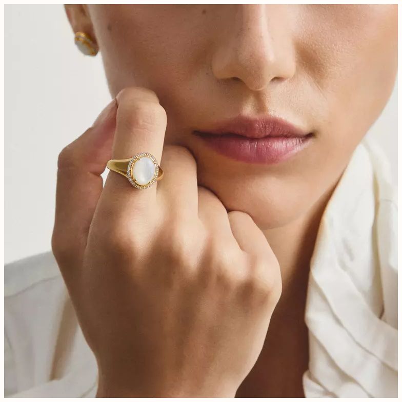 Thomas Sabo Thomas Sabo Fluid Elegance 18ct Yellow Gold Plated Mother of Pearl Halo Signet Ring (Size 50) TR2542-M01-14-50 - alternate view 3