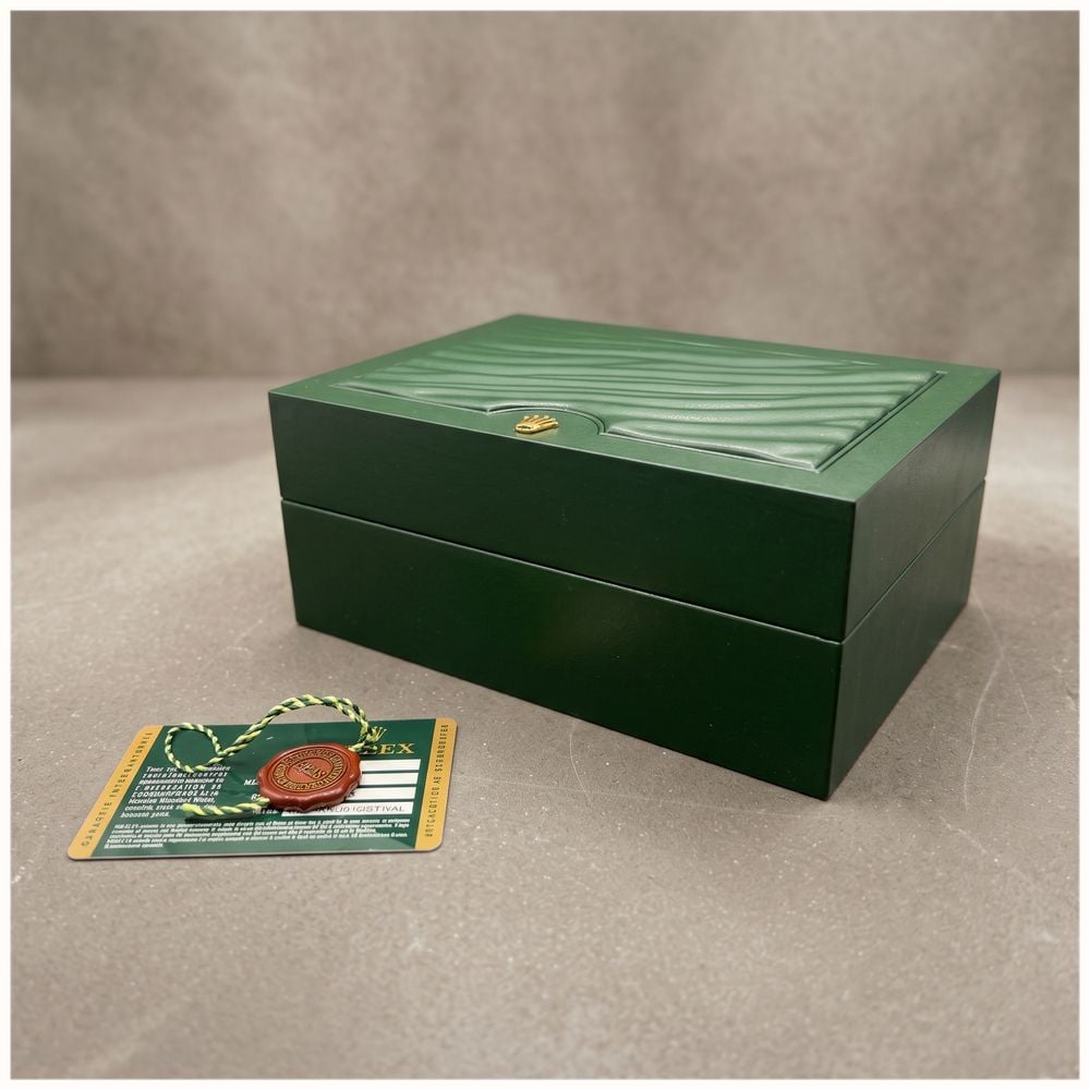 Pre-owned - presentation box
